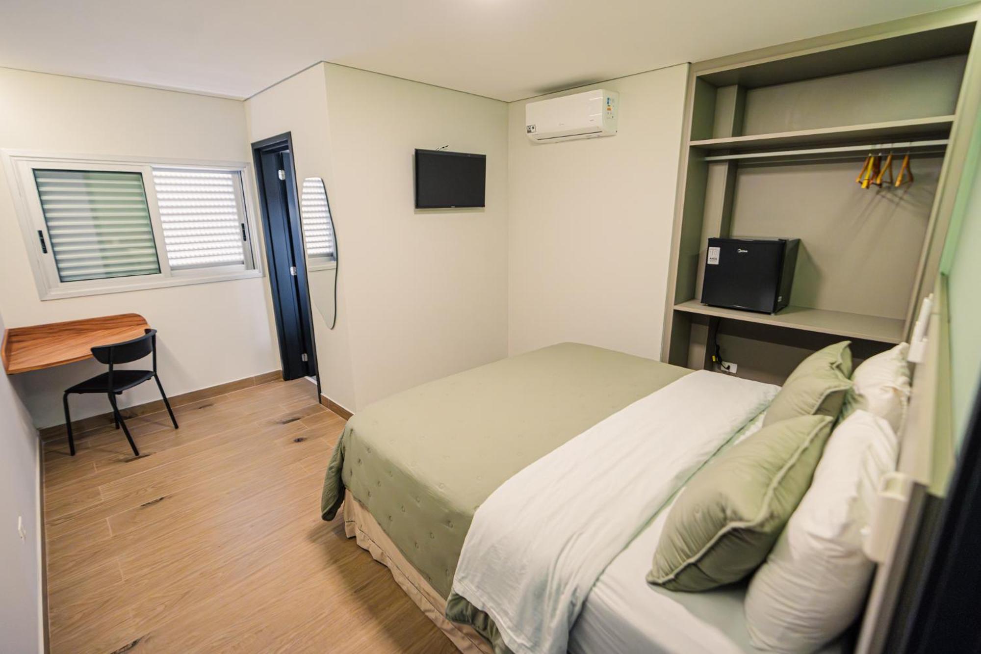 Hotel Oly Plaza ปีราซิกาบา ภายนอก รูปภาพ