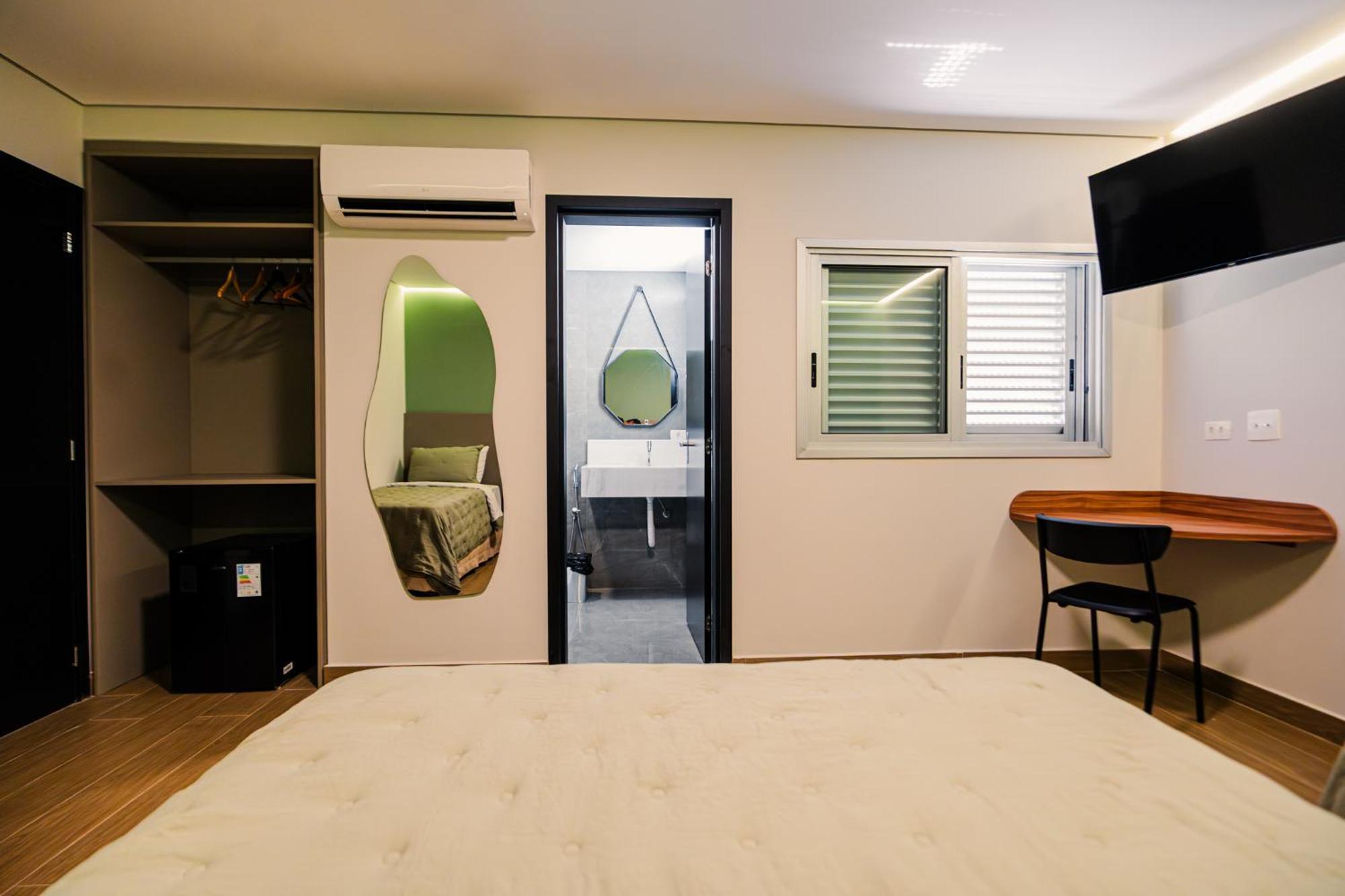 Hotel Oly Plaza ปีราซิกาบา ภายนอก รูปภาพ