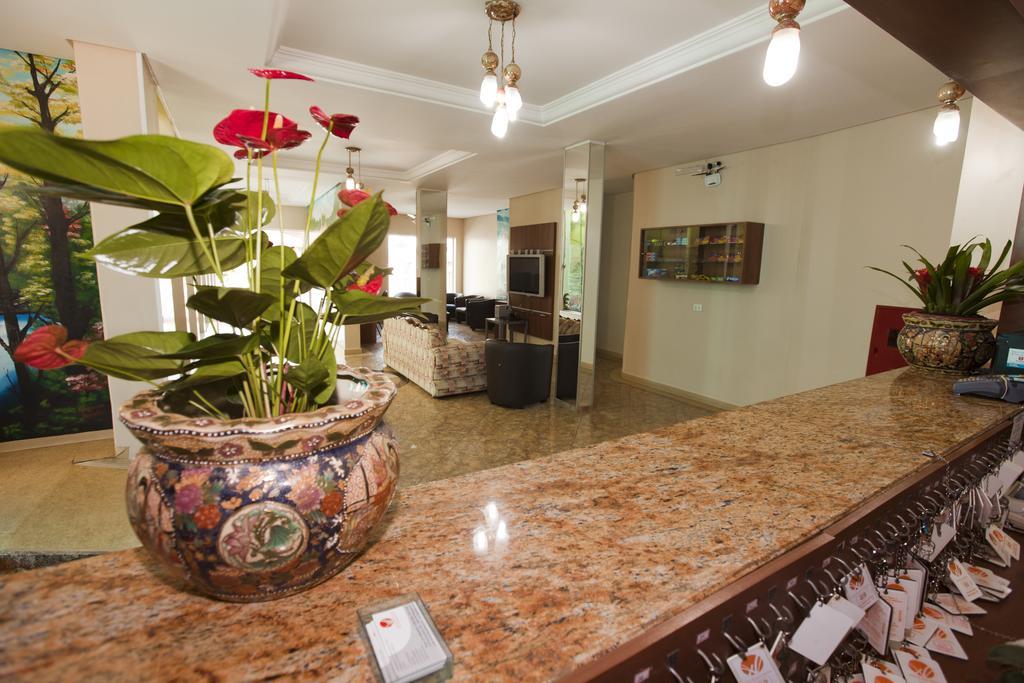 Hotel Oly Plaza ปีราซิกาบา ภายนอก รูปภาพ