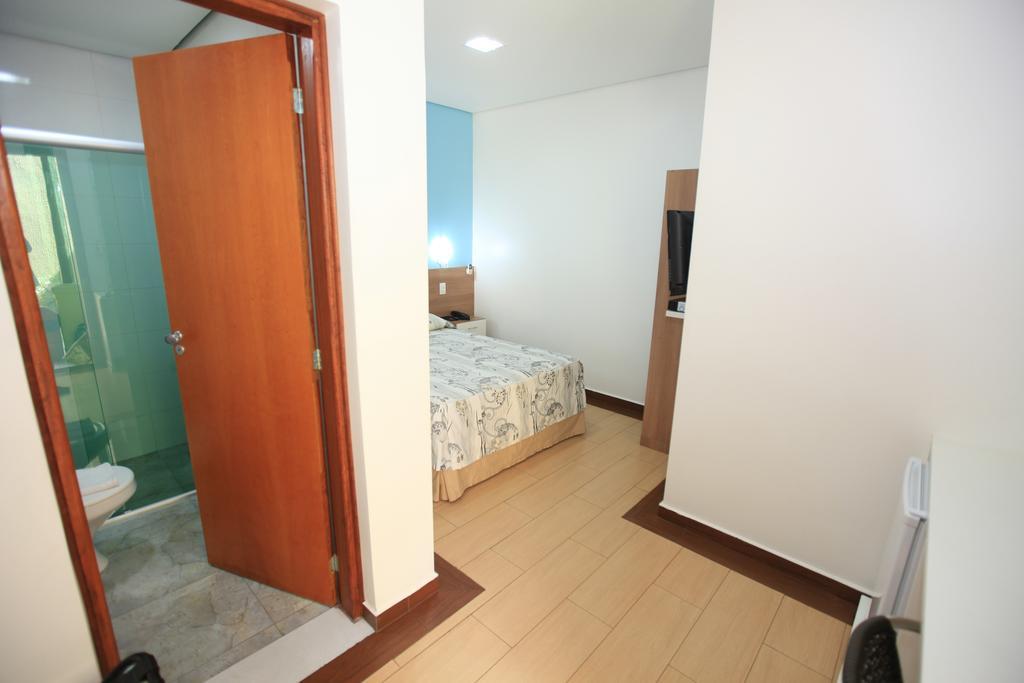 Hotel Oly Plaza ปีราซิกาบา ภายนอก รูปภาพ