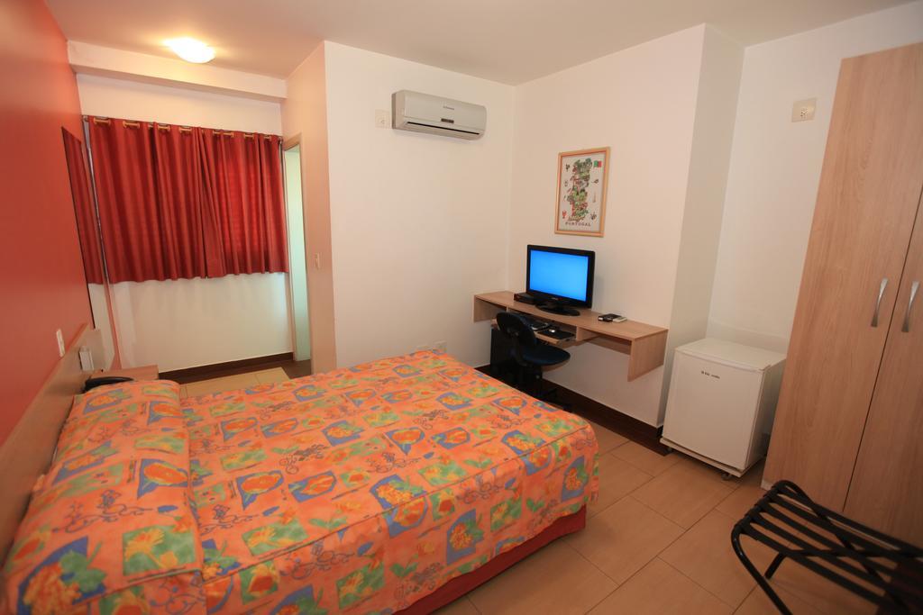 Hotel Oly Plaza ปีราซิกาบา ภายนอก รูปภาพ