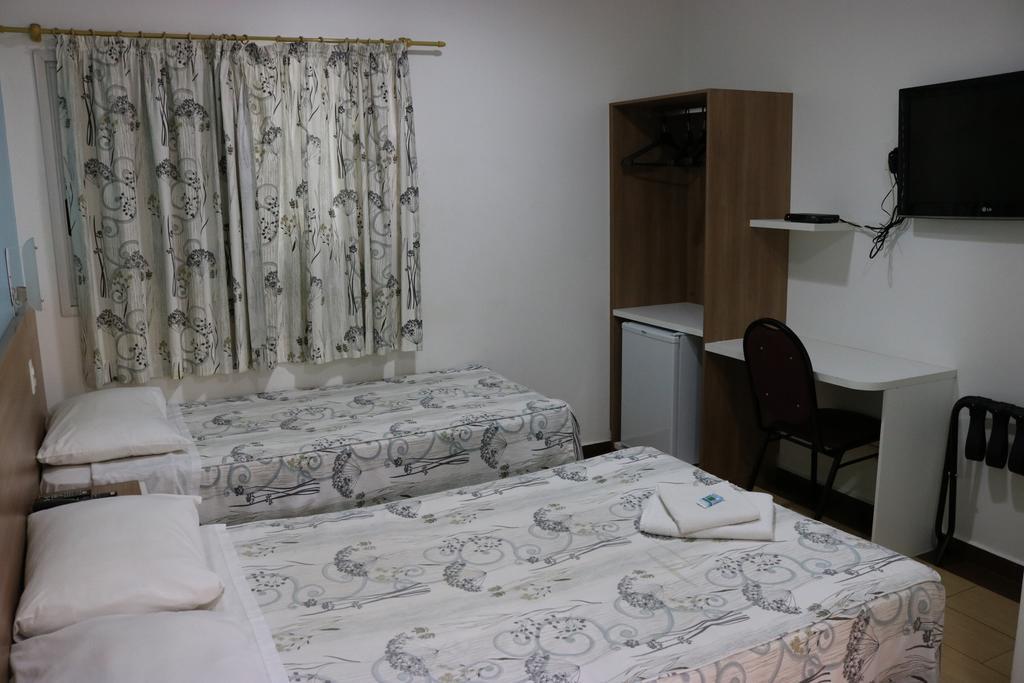 Hotel Oly Plaza ปีราซิกาบา ภายนอก รูปภาพ