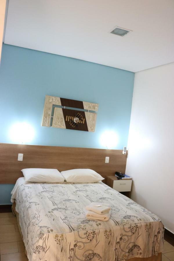 Hotel Oly Plaza ปีราซิกาบา ภายนอก รูปภาพ